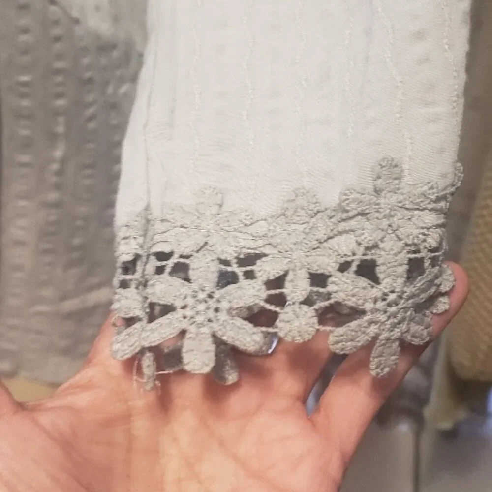 Bohemia Gray Lace Blouse in Size L NWT - Picture 7 of 7